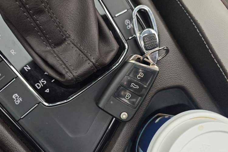 Used Volkswagen Tiguan L 2018 380TSI Automatic All-Wheel Drive Luxury Edition Vehicle Key
