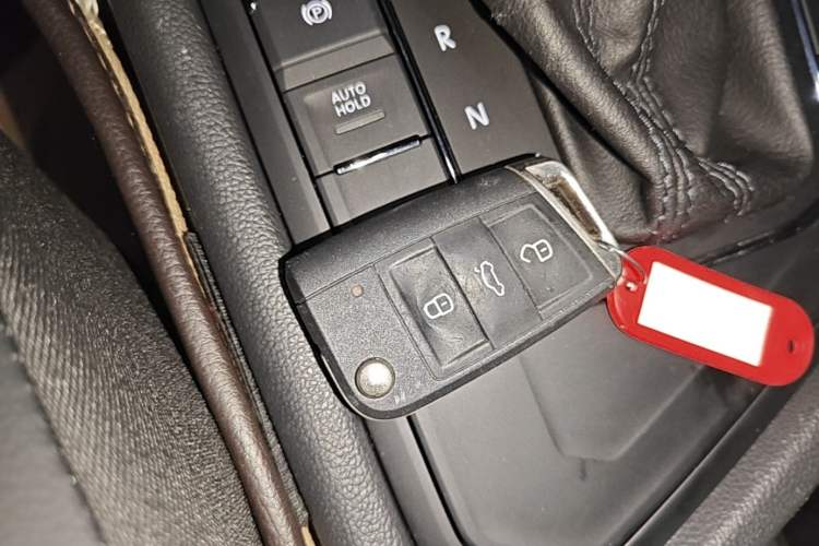 Used Volkswagen Tiguan L 2018 330TSI Automatic Two-Wheel Drive Luxury Edition Vehicle Key