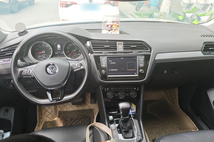 Used Volkswagen Tiguan L 2018 Revised 330TSI Automatic Two-Wheel Drive Flagship Edition Center Console