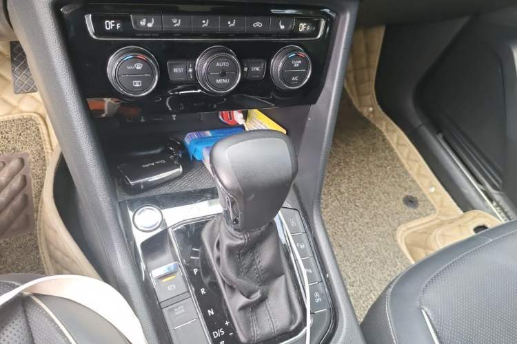 Used Volkswagen Tiguan L 2018 Revised 330TSI Automatic Two-Wheel Drive Flagship Edition Gear Lever