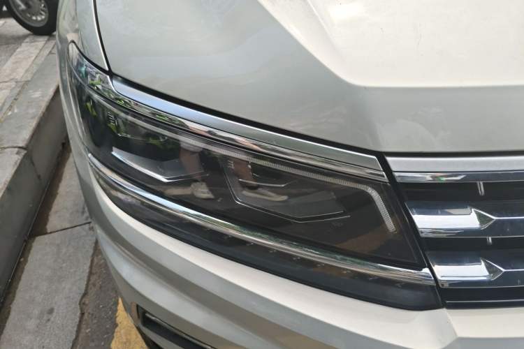 Used Volkswagen Tiguan L 2018 Revised 330TSI Automatic Two-Wheel Drive Flagship Edition Right Front Headlight