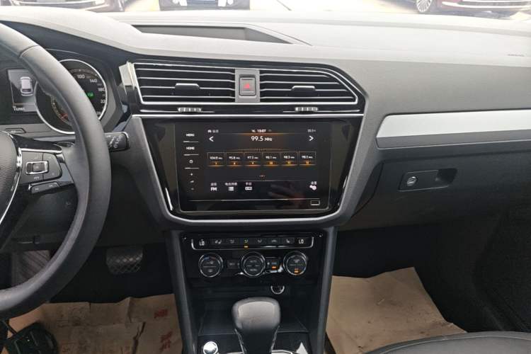 Used Volkswagen Tiguan L 2019 380TSI Automatic All-Wheel Drive Luxury Edition with 7 Seats China VI Standard Audio And AC Panel
