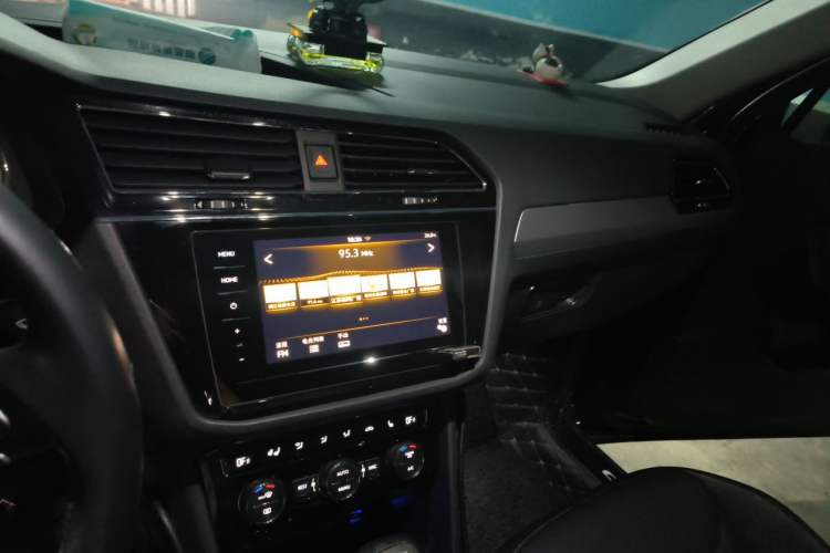 Used Volkswagen Tiguan L 2019 330TSI Automatic Two-Wheel Drive Smart Luxury Version China VI Standard Audio And AC Panel
