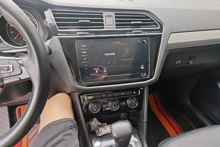 Used Volkswagen Tiguan L 2019 Updated Version 330TSI Automatic Two-Wheel Drive Panoramic Comfort Edition China VI Standard Audio And AC Panel