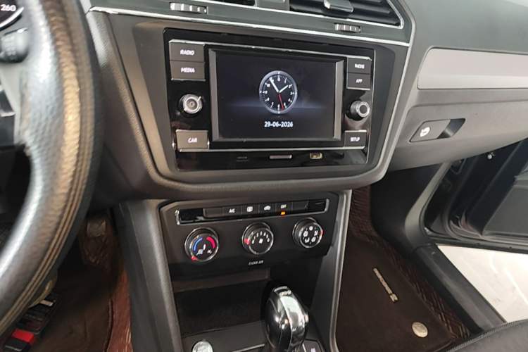 Used Volkswagen Tiguan L 2019 330TSI Automatic Two-Wheel Drive Luxury Edition China V Standard Audio And AC Panel