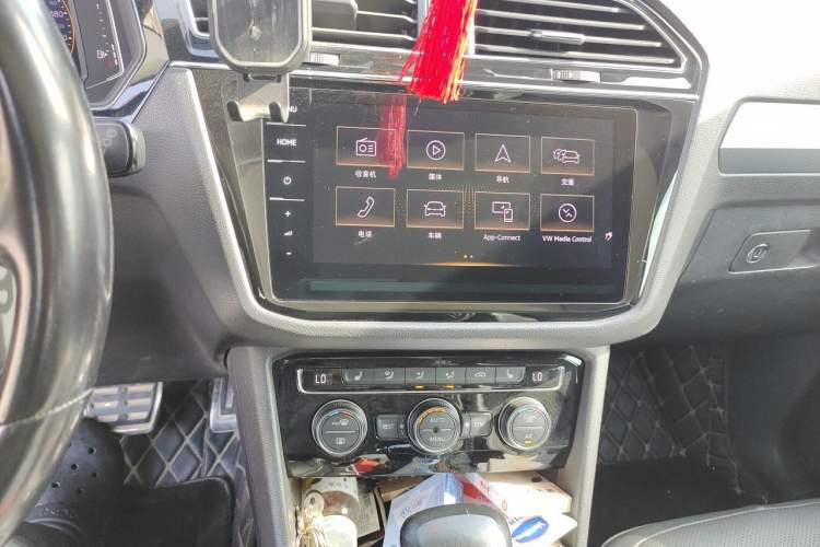 Used Volkswagen Tiguan L 2019 Restyled 330TSI Automatic Two-Wheel Drive R-Line Flagship Version China VI Standard Audio And AC Panel