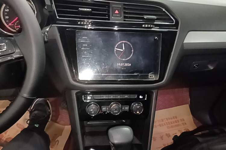 Used Volkswagen Tiguan L 2019 Updated Version 330TSI Automatic Two-Wheel Drive Panoramic Comfort Edition China VI Standard Audio And AC Panel