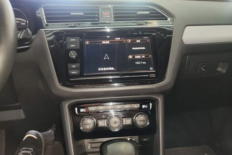 Used Volkswagen Tiguan L 2019 330TSI Automatic Two-Wheel Drive Smart Luxury Version China V Emission Standard Audio And AC Panel