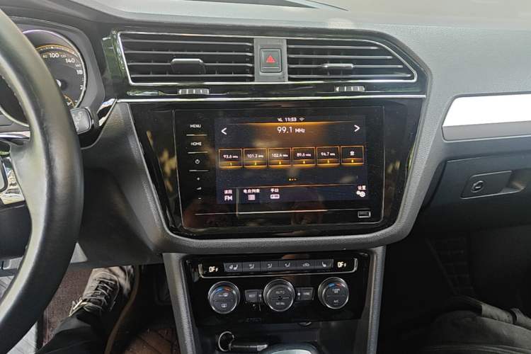 Used Volkswagen Tiguan L 2019 380TSI Automatic All-Wheel Drive Luxury Edition with 7 Seats China VI Standard Audio And AC Panel