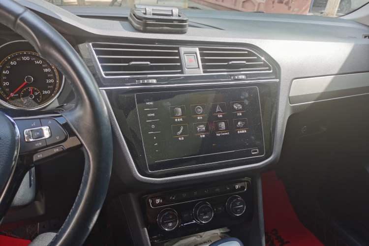 Used Volkswagen Tiguan L 2019 330TSI Automatic Two-Wheel Drive Smart Luxury Version China VI Standard Audio And AC Panel