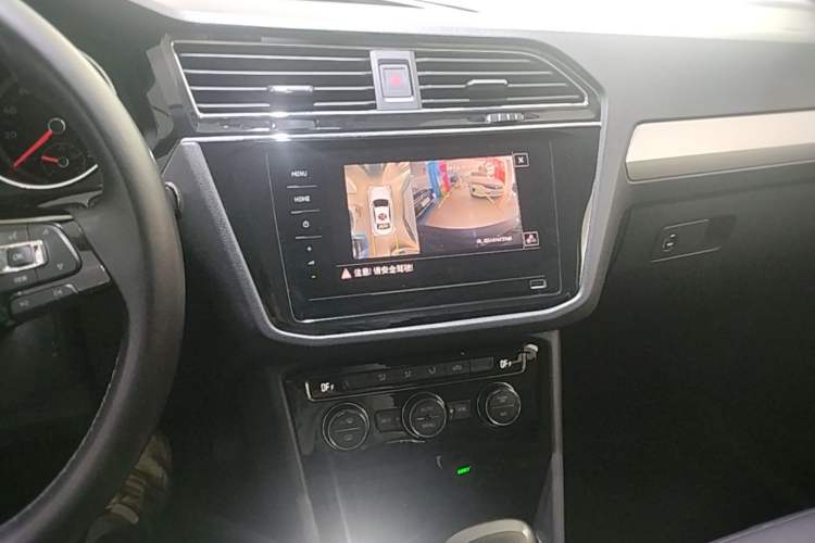 Used Volkswagen Tiguan L 2019 Updated Version 330TSI Automatic Two-Wheel Drive Panoramic Comfort Edition China VI Standard Audio And AC Panel