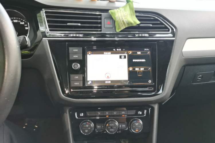 Used Volkswagen Tiguan L 2019 330TSI Automatic Two-Wheel Drive Panoramic Comfort Edition China VI Standard Audio And AC Panel