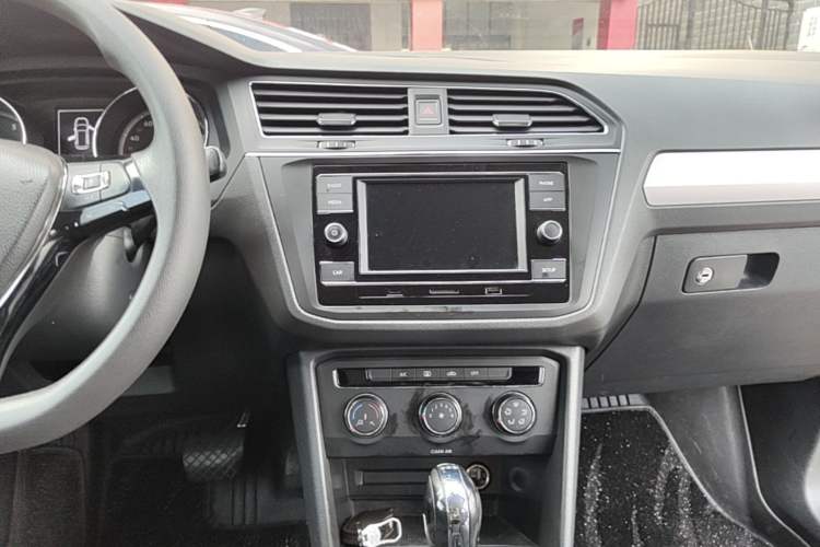 Used Volkswagen Tiguan L 2019 330TSI Automatic Two-Wheel Drive Luxury Edition China V Standard Audio And AC Panel