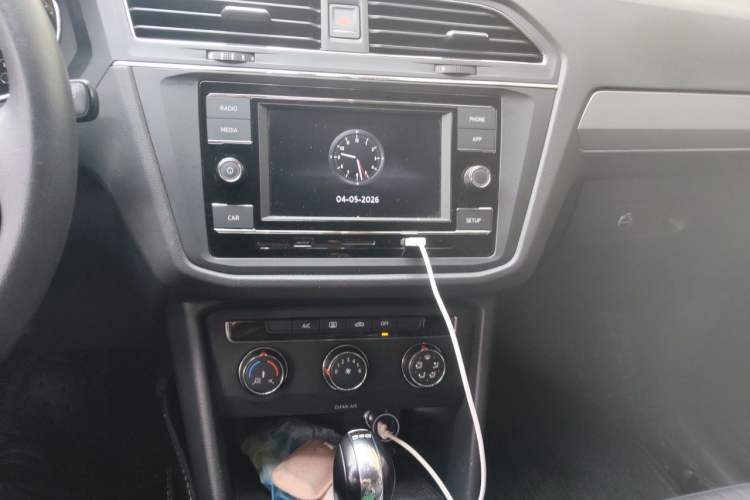 Used Volkswagen Tiguan L 2019 330TSI Automatic Two-Wheel Drive Luxury Edition China VI Standard Audio And AC Panel