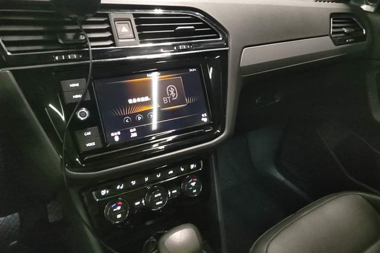 Used Volkswagen Tiguan L 2019 330TSI Automatic Two-Wheel Drive Smart Luxury Version China VI Standard Audio And AC Panel