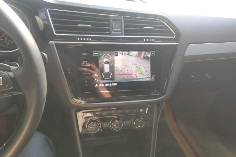 Used Volkswagen Tiguan L 2019 Revised 330TSI Automatic Two-Wheel Drive Smart & Luxury Edition China VI Standard Audio And AC Panel