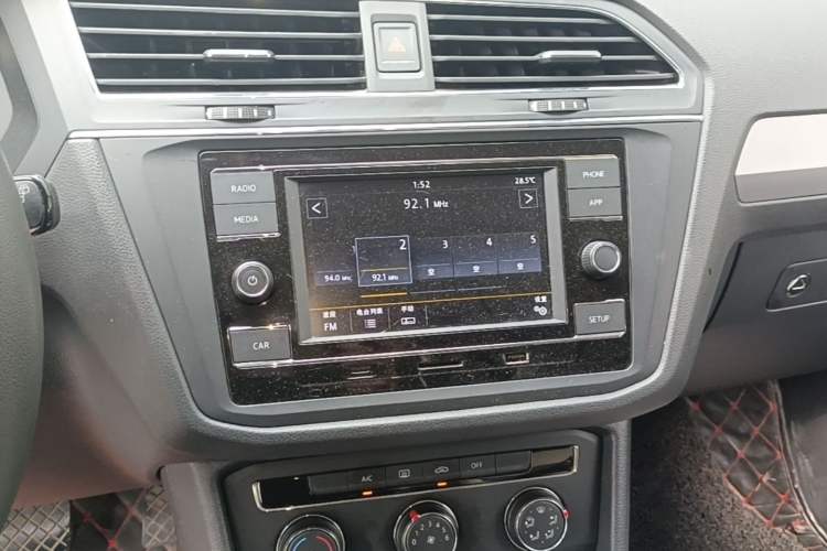 Used Volkswagen Tiguan L 2019 330TSI Automatic Two-Wheel Drive Luxury Edition China VI Standard Audio And AC Panel