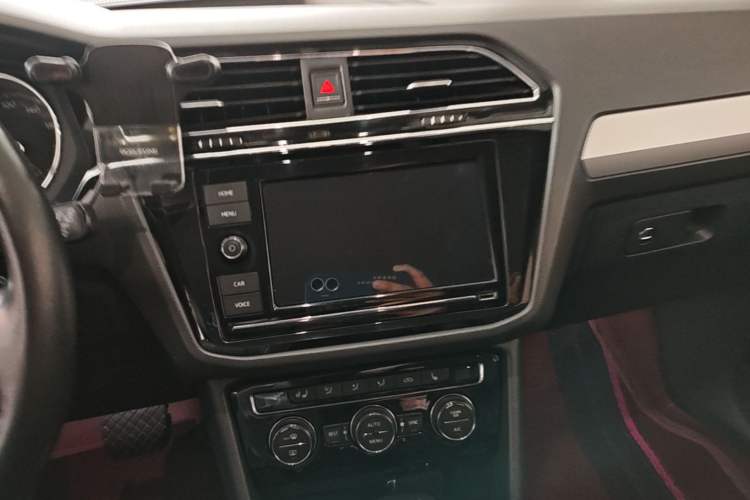 Used Volkswagen Tiguan L 2019 330TSI Automatic Two-Wheel Drive Smart Luxury Version China V Emission Standard Audio And AC Panel