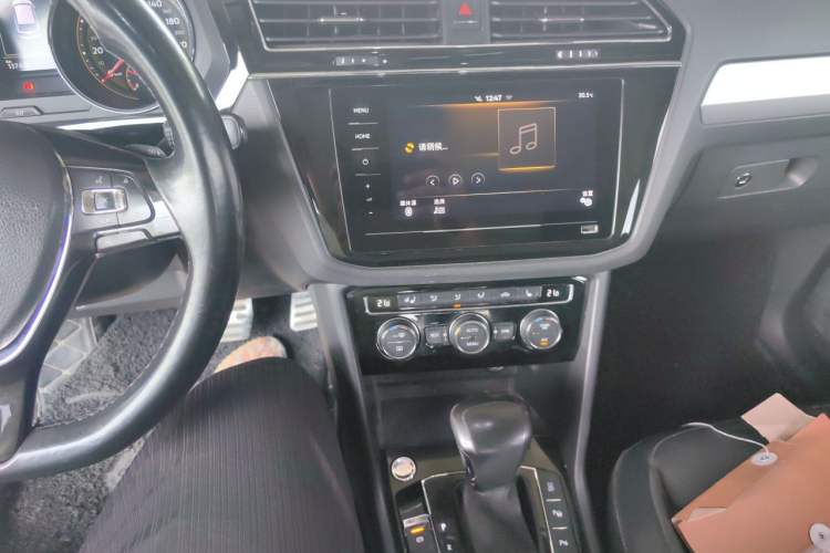 Used Volkswagen Tiguan L 2019 Revised 330TSI Automatic Two-Wheel Drive Smart & Luxury Edition China VI Standard Audio And AC Panel