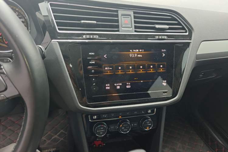 Used Volkswagen Tiguan L 2019 Revised 330TSI Automatic Two-Wheel Drive Smart & Luxury Edition China VI Standard Audio And AC Panel