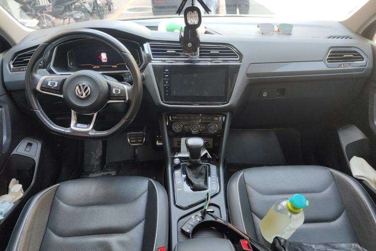 Used Volkswagen Tiguan L 2019 Restyled 330TSI Automatic Two-Wheel Drive R-Line Flagship Version China VI Standard Center Console