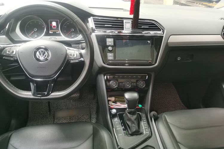 Used Volkswagen Tiguan L 2019 330TSI Automatic Two-Wheel Drive Panoramic Comfort Edition China V Standard Center Console