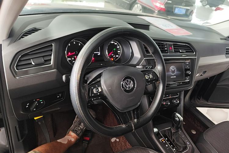 Used Volkswagen Tiguan L 2019 330TSI Automatic Two-Wheel Drive Luxury Edition China V Standard Center Console