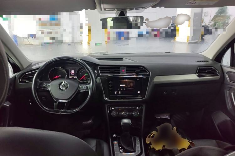 Used Volkswagen Tiguan L 2019 Revised 330TSI Automatic Two-Wheel Drive Smart & Luxury Edition China VI Standard Center Console