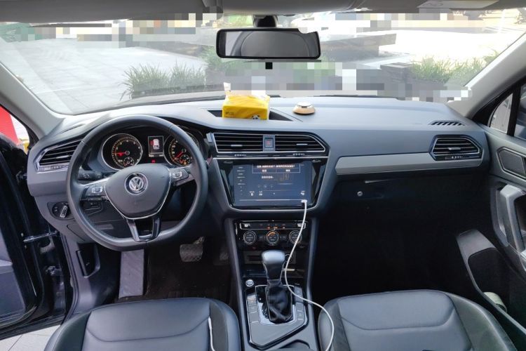 Used Volkswagen Tiguan L 2019 Updated Version 330TSI Automatic Two-Wheel Drive Panoramic Comfort Edition China VI Standard Center Console