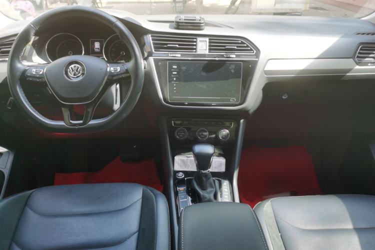 Used Volkswagen Tiguan L 2019 330TSI Automatic Two-Wheel Drive Smart Luxury Version China VI Standard Center Console