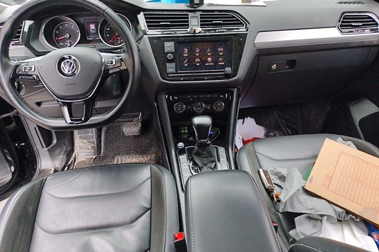 Used Volkswagen Tiguan L 2019 Revised Version 330TSI Automatic Two-Wheel Drive Panoramic Comfort Edition China V Standard Center Console