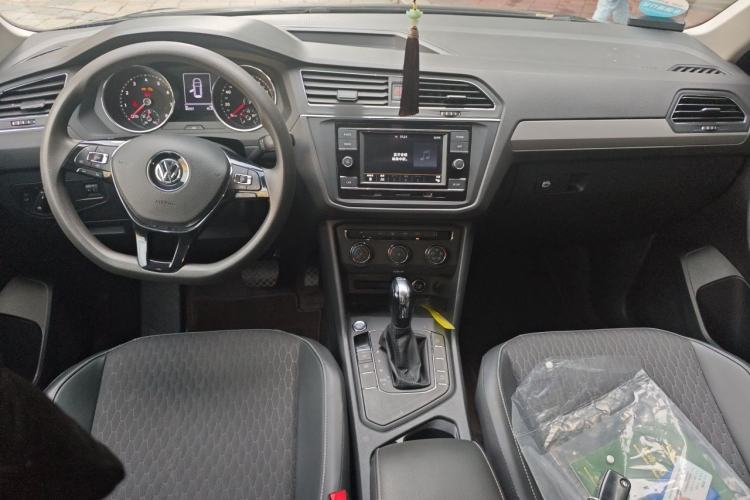 Used Volkswagen Tiguan L 2019 330TSI Automatic Two-Wheel Drive Luxury Edition China V Standard Center Console