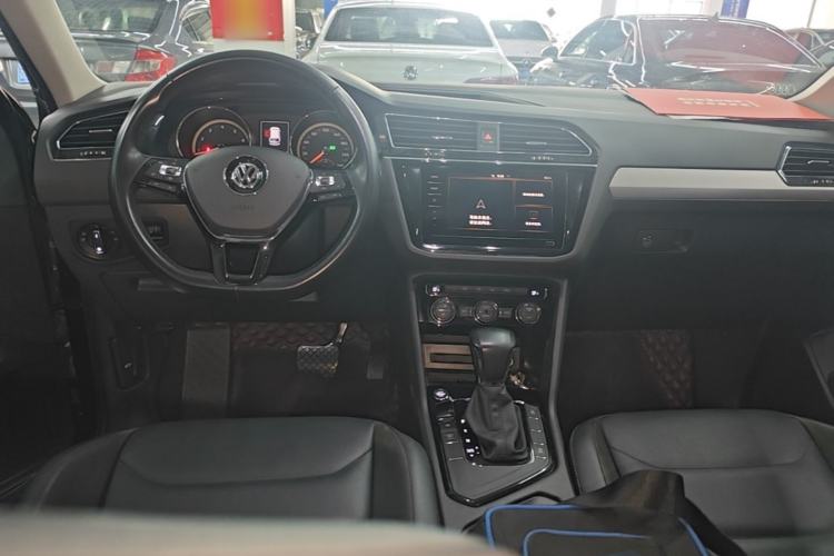 Used Volkswagen Tiguan L 2019 330TSI Automatic Two-Wheel Drive Panoramic Comfort Edition China VI Standard Center Console