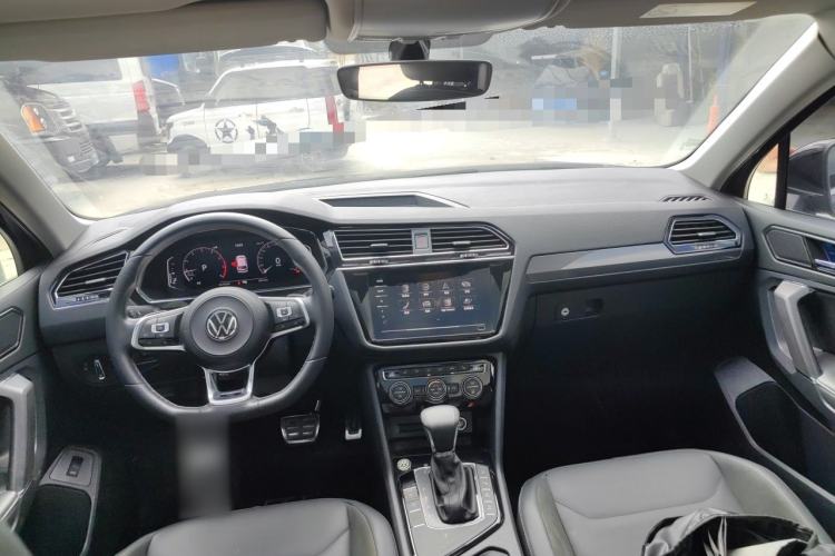 Used Volkswagen Tiguan L 2019 Restyled 330TSI Automatic Two-Wheel Drive R-Line Flagship Version China VI Standard Center Console