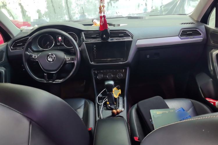 Used Volkswagen Tiguan L 2019 330TSI Automatic Two-Wheel Drive Smart Luxury Version China VI Standard Center Console