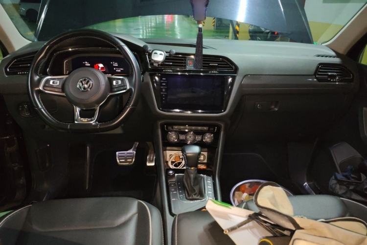 Used Volkswagen Tiguan L 2019 330TSI Automatic Two-Wheel Drive R-Line Flagship Edition China V Standard Center Console