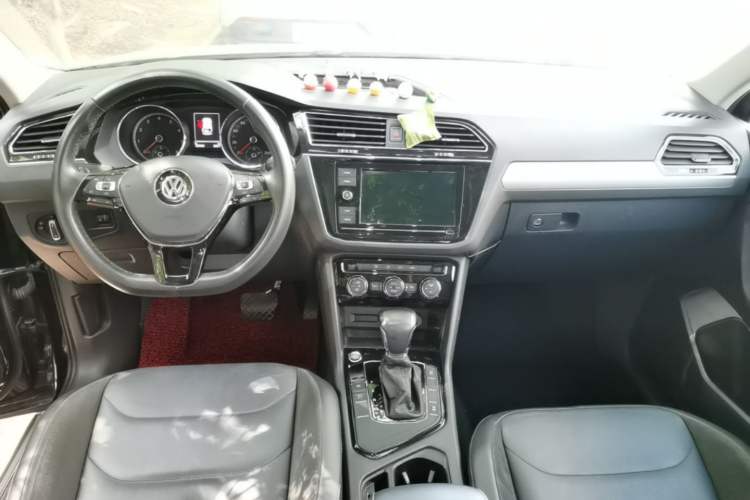Used Volkswagen Tiguan L 2019 330TSI Automatic Two-Wheel Drive Panoramic Comfort Edition China VI Standard Center Console