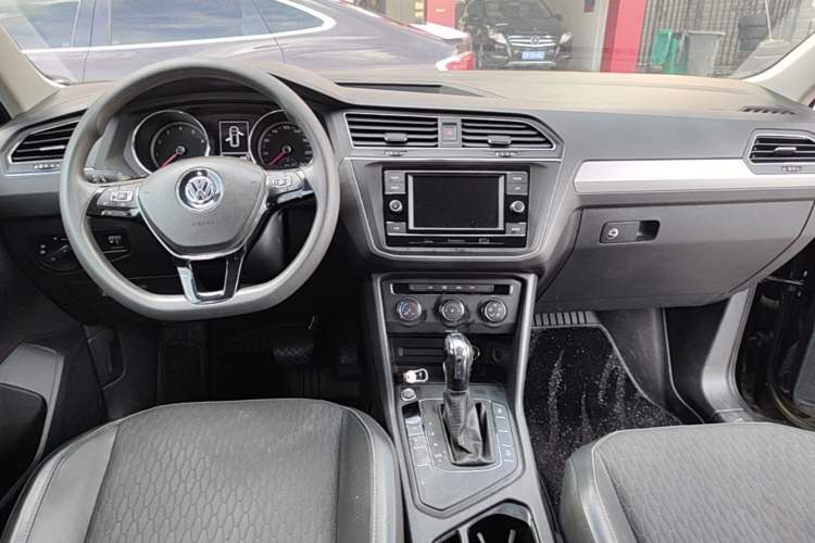 Used Volkswagen Tiguan L 2019 330TSI Automatic Two-Wheel Drive Luxury Edition China V Standard Center Console