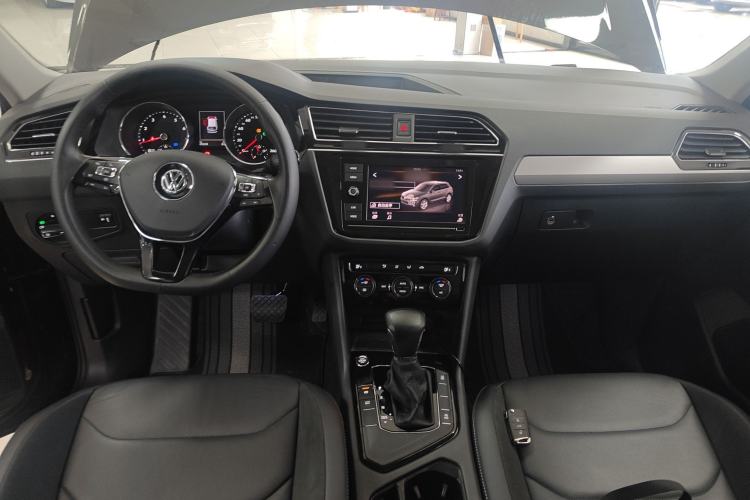 Used Volkswagen Tiguan L 2019 330TSI Automatic Two-Wheel Drive Panoramic Comfort Edition China V Standard Center Console