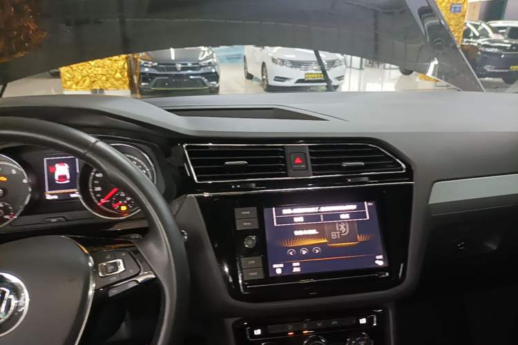 Used Volkswagen Tiguan L 2019 330TSI Automatic Two-Wheel Drive Panoramic Comfort Edition China VI Standard Center Console