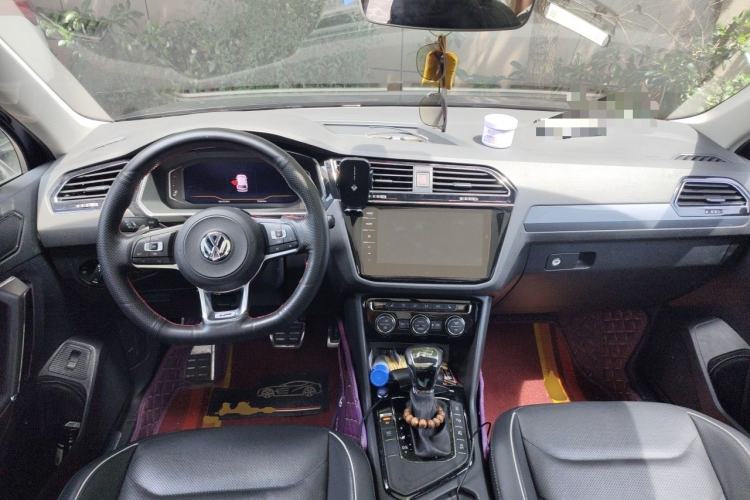 Used Volkswagen Tiguan L 2019 330TSI Automatic Two-Wheel Drive R-Line Flagship Model China VI Standard Center Console