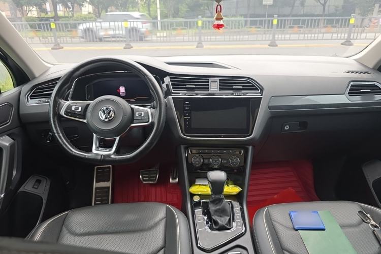 Used Volkswagen Tiguan L 2019 Restyled 330TSI Automatic Two-Wheel Drive R-Line Flagship Version China VI Standard Center Console