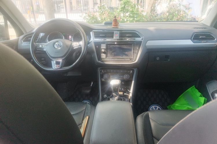 Used Volkswagen Tiguan L 2019 330TSI Automatic Two-Wheel Drive Panoramic Comfort Edition China VI Standard Center Console