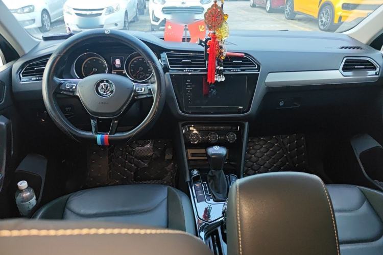 Used Volkswagen Tiguan L 2019 330TSI Automatic Two-Wheel Drive Panoramic Comfort Edition China VI Standard Center Console