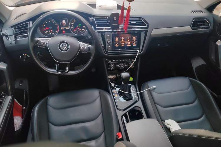 Used Volkswagen Tiguan L 2019 330TSI Automatic Two-Wheel Drive Smart Luxury Version China V Emission Standard Center Console