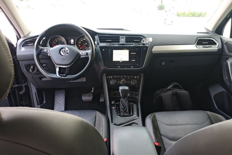 Used Volkswagen Tiguan L 2019 Revised 330TSI Automatic Two-Wheel Drive Smart & Luxury Edition China VI Standard Center Console