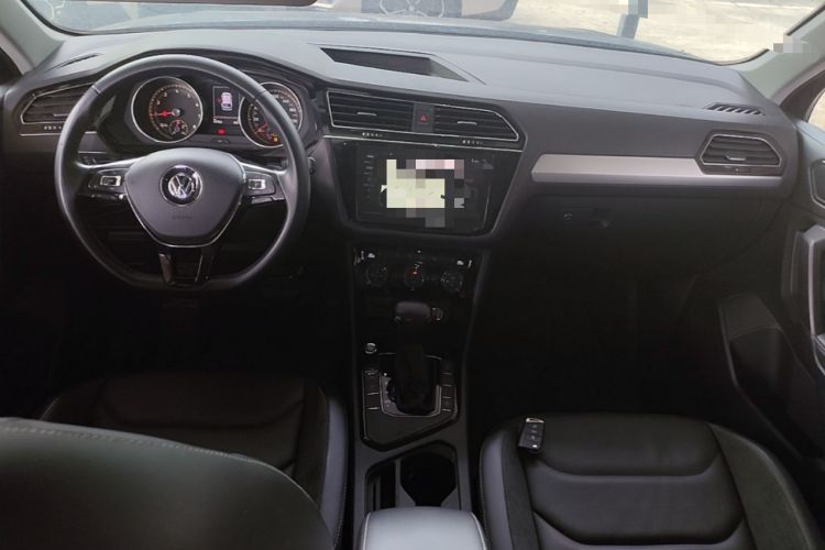 Used Volkswagen Tiguan L 2019 Updated Version 330TSI Automatic Two-Wheel Drive Panoramic Comfort Edition China VI Standard Center Console