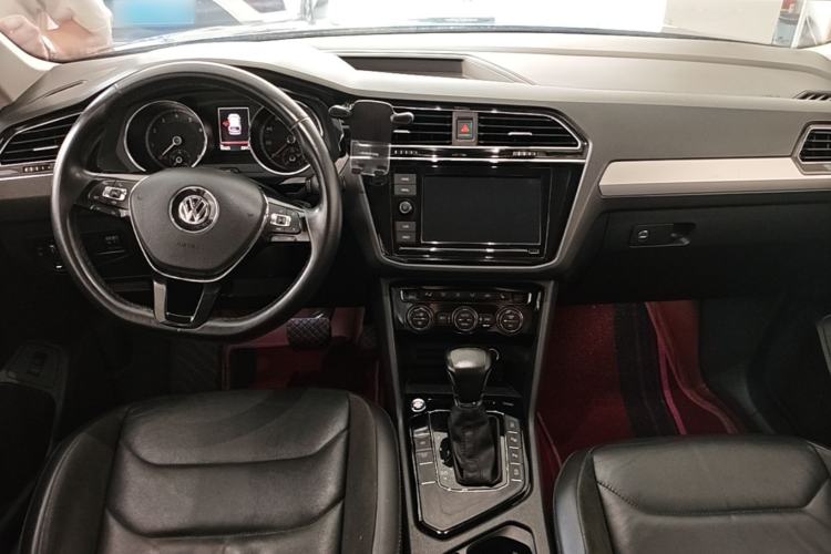 Used Volkswagen Tiguan L 2019 330TSI Automatic Two-Wheel Drive Smart Luxury Version China V Emission Standard Center Console