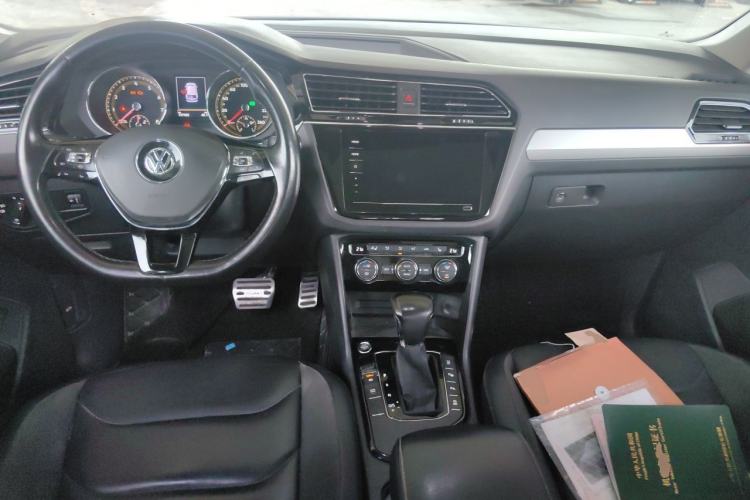 Used Volkswagen Tiguan L 2019 Revised 330TSI Automatic Two-Wheel Drive Smart & Luxury Edition China VI Standard Center Console