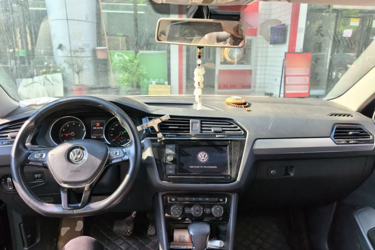 Used Volkswagen Tiguan L 2019 330TSI Automatic Two-Wheel Drive Panoramic Comfort Edition China VI Standard Center Console